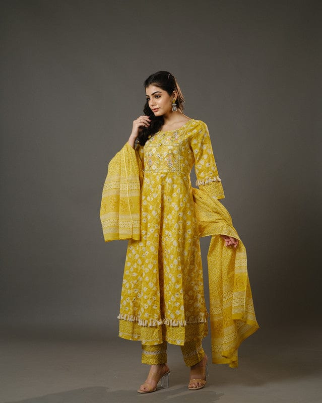 Yellow 3/4th Sleeves Cotton Abstarct Batik Print, Machine Embroidery Calf Length Kurta Set