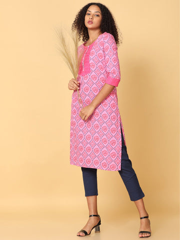 Hassu's Women Pink 3/4Th Sleeves Rayon Geometric Regular Knee Length Jewel Neck Kurta