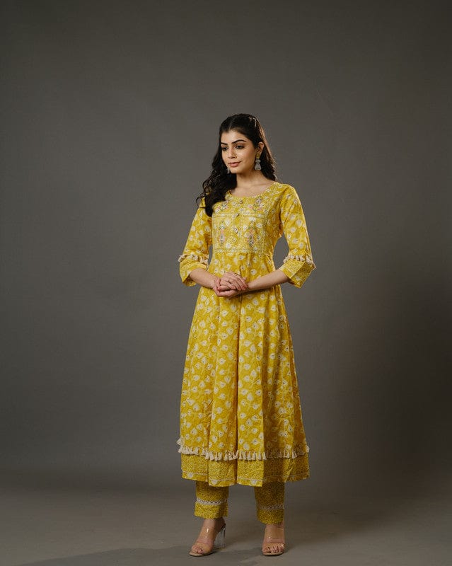 Yellow 3/4th Sleeves Cotton Abstarct Batik Print, Machine Embroidery Calf Length Kurta Set