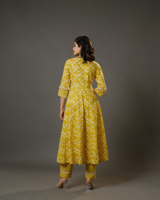 Yellow 3/4th Sleeves Cotton Abstarct Batik Print, Machine Embroidery Calf Length Kurta Set