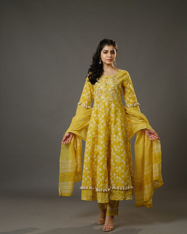 Yellow 3/4th Sleeves Cotton Abstarct Batik Print, Machine Embroidery Calf Length Kurta Set