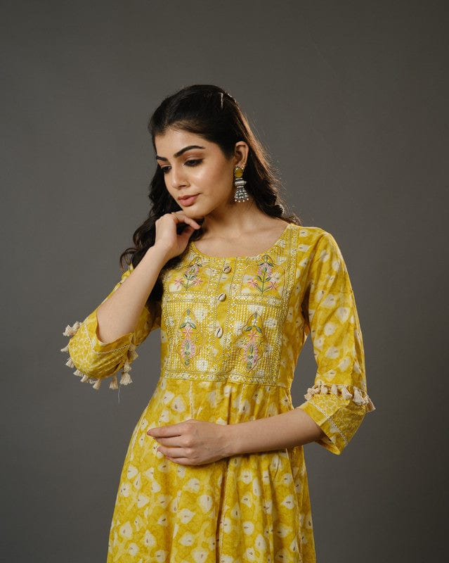 Yellow 3/4th Sleeves Cotton Abstarct Batik Print, Machine Embroidery Calf Length Kurta Set