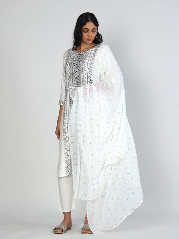 White 3/4th Sleeves Viscose Placement print Calf length Kurta Set - With Dupatta