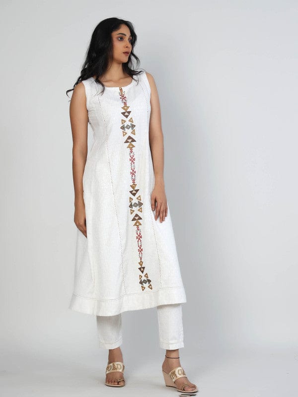 Off White Sleeveless Chanderi Thread work, mirror work Calf length Kurta Set - With Dupatta