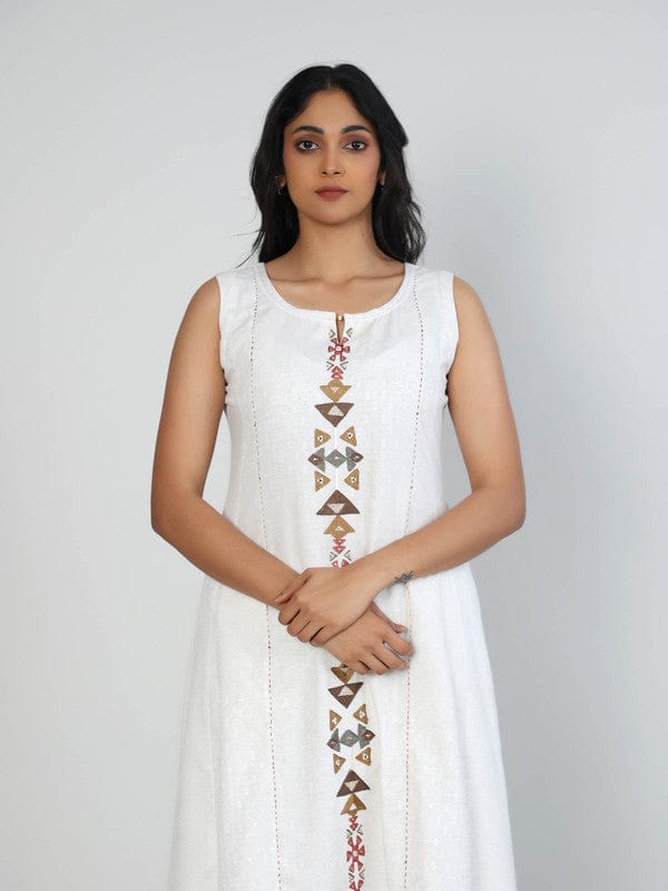 Off White Sleeveless Chanderi Thread work, mirror work Calf length Kurta Set - With Dupatta