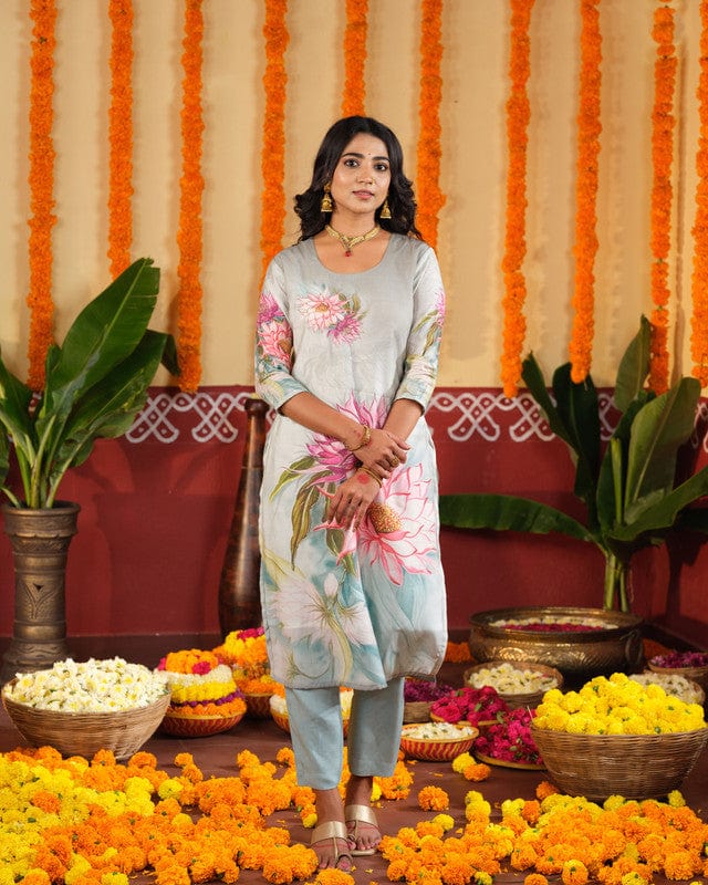 Grey 3/4th Slevees Viscose Floral Calf Length Kurta